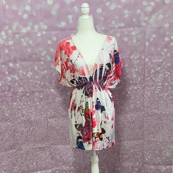 Butterflies!  All over this pretty top! - Picture 2 of 14